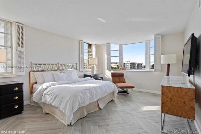 Foto del edificio - 9341 E Bay Harbor Dr