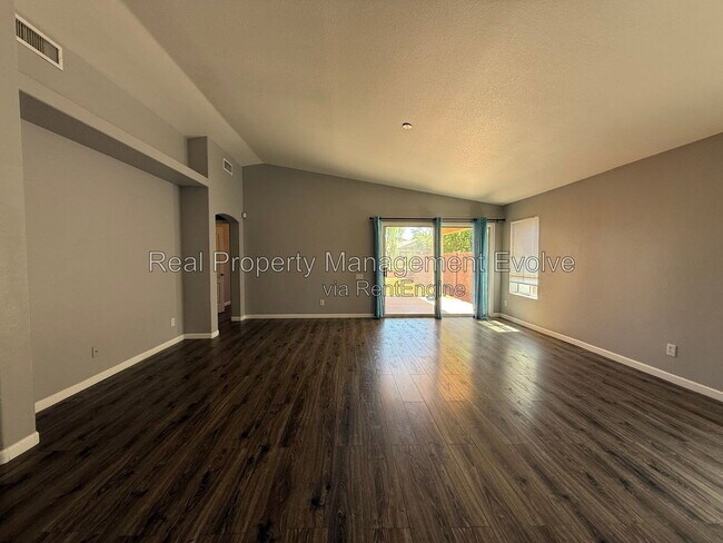 Foto del edificio - 6246 W Blackhawk Dr