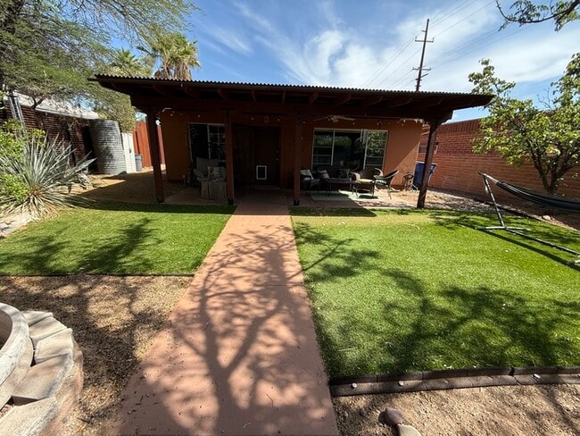 Building Photo - HOUSE FOR RENT