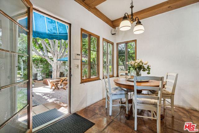 Foto del edificio - 7825 Hillside Ave
