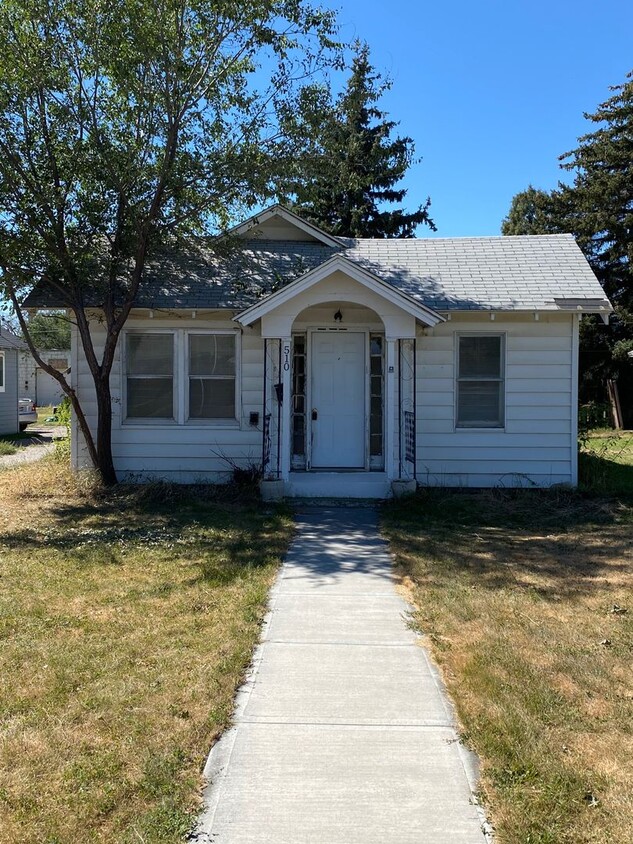 Primary Photo - Single Family Home Bungalow-two bedroom/on...