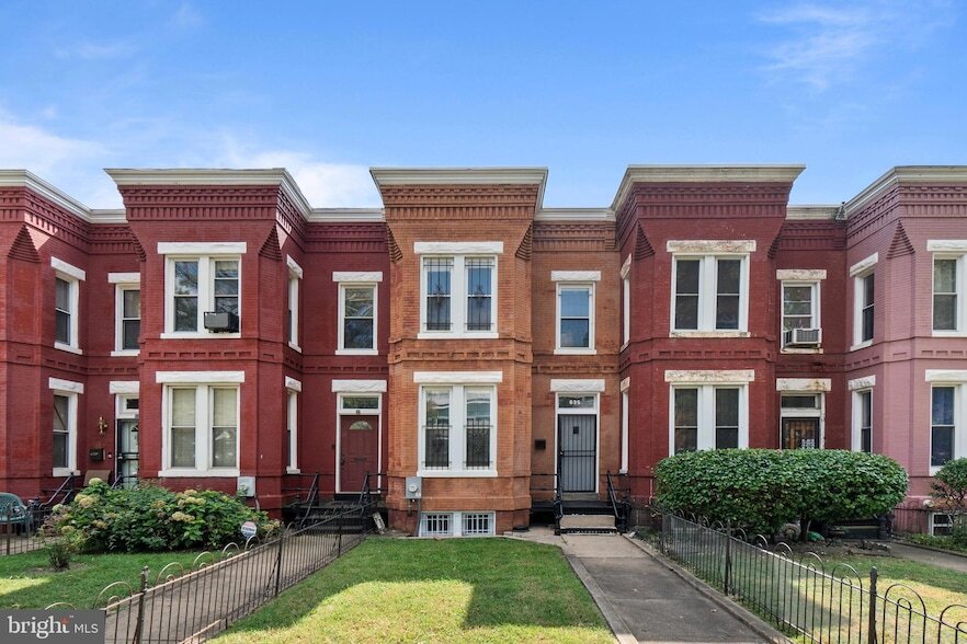 Foto principal - 635 K St NE