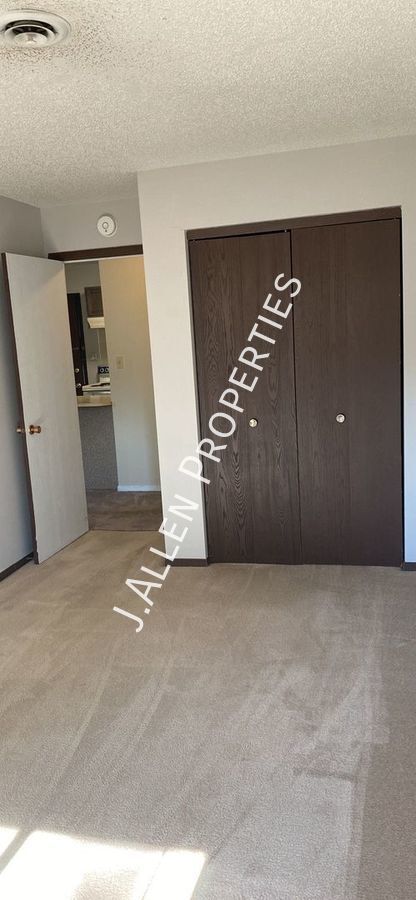 Foto del edificio - 606 Prairie Ave
