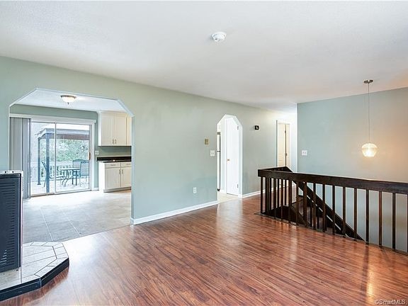 Building Photo - 7 Black Birch Rd