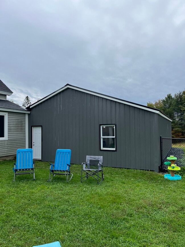 Building Photo - 1076 Clinton Ave