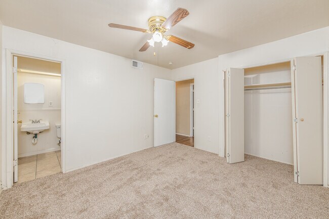 Foto del edificio - 1816 E Tucker Blvd