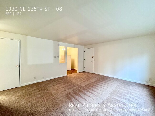 Building Photo - Spacious 2 Bedroom /1 Bath with Off Street...