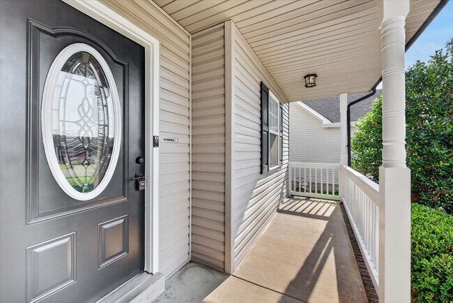 Building Photo - 566 Falkland Cir