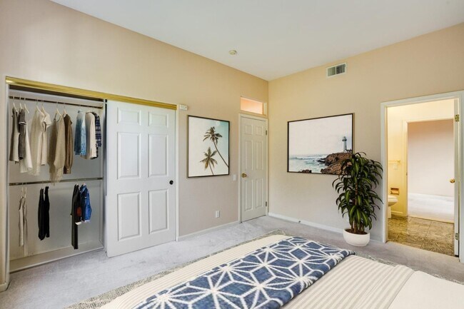 Foto del edificio - 720 Promontory Point Ln