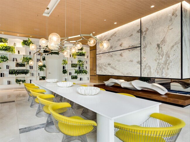 Foto del edificio - 45 SW 9th St