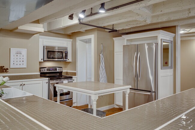 Cocina - 223 S Grand