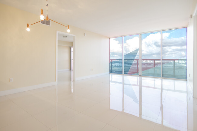 Foto del edificio - 50 Biscayne Blvd