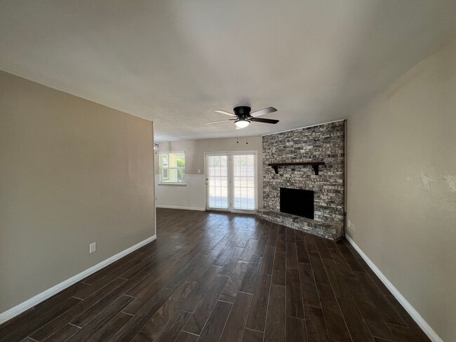 Foto del edificio - North Richland Hills Texas Townhome For Rent