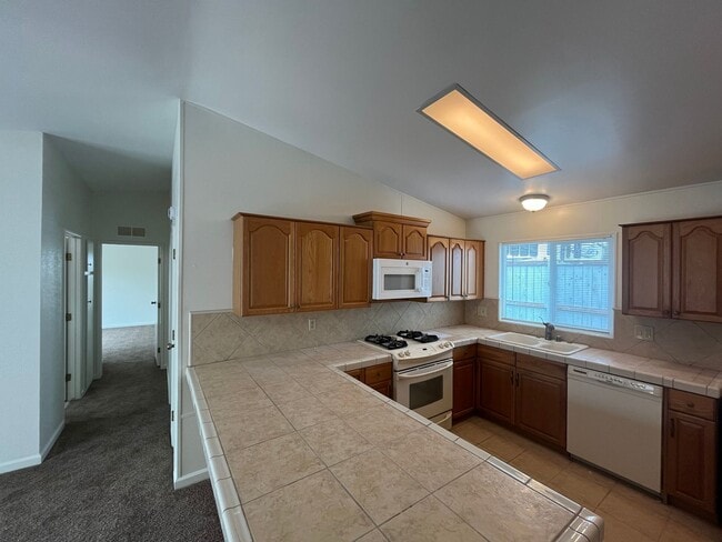 Building Photo - 3221 Turtle Creek Dr