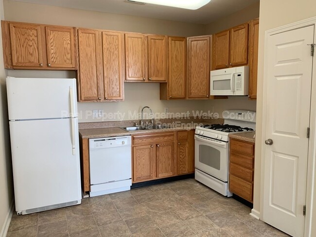 Foto del edificio - 2225 Raven Rd