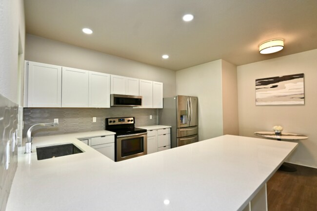 Building Photo - 5659 NE Canard Dr