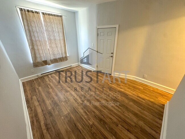 Building Photo - 2446 N 33rd St