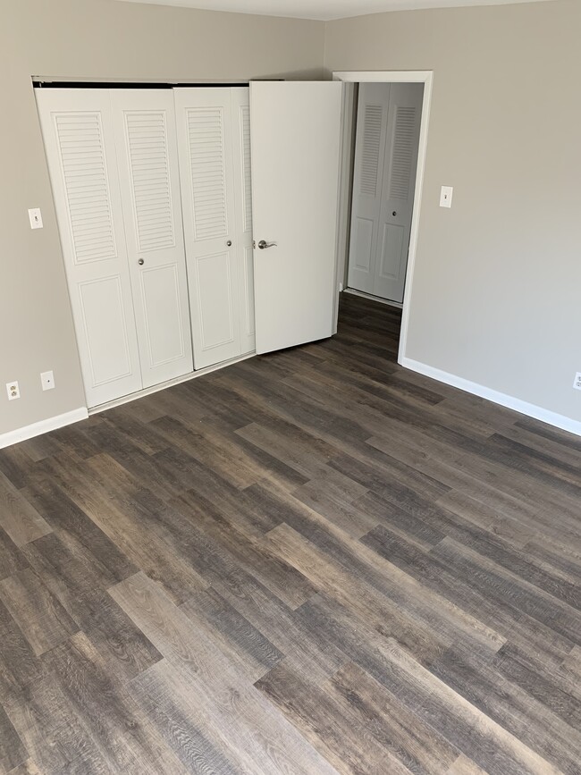 Foto del edificio - 403 Meadowbrook Dr