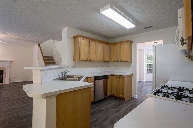 Building Photo - 1896 Copper Mill Cir NE