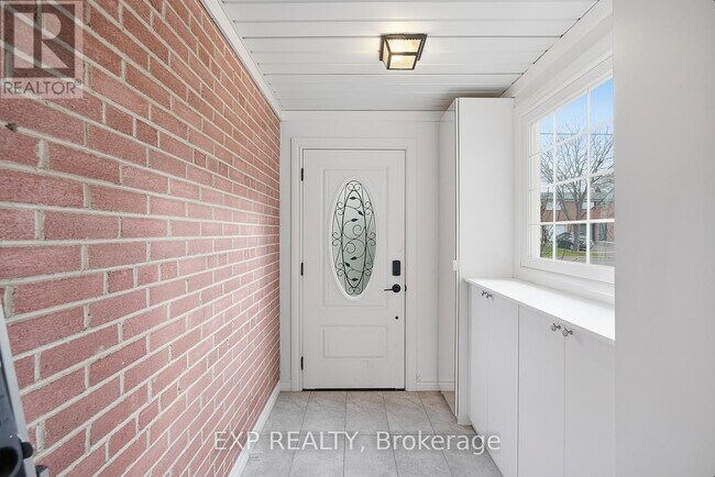 Building Photo - 109 Fontainbleau Dr