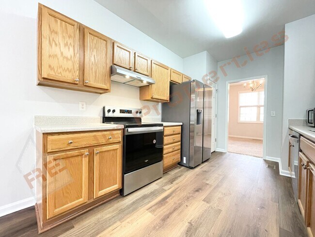 Foto del edificio - Spacious 4 Bedroom 2.5 Bath Home with Brand-New Carpet and 2 Car-Garage Home in Cul-de-sac @ Tayl...