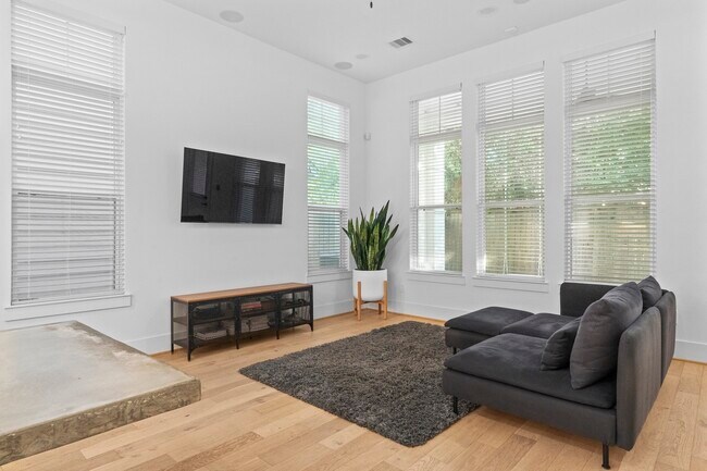 Foto del edificio - 9019 Wellspring Dr