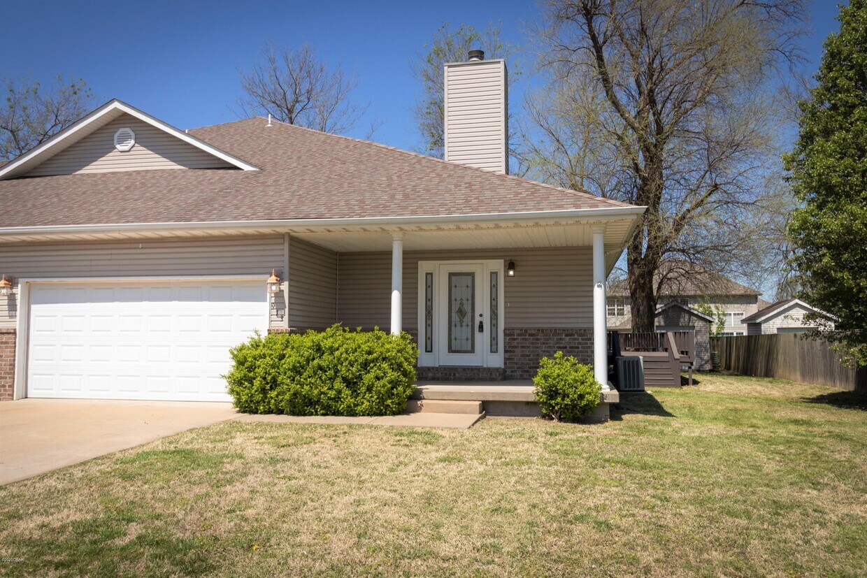 913 Briarview Dr, Carl Junction, MO 64834 Condo for Rent in Carl