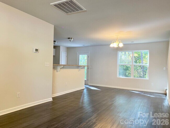 Building Photo - 320 Peachtree Rd