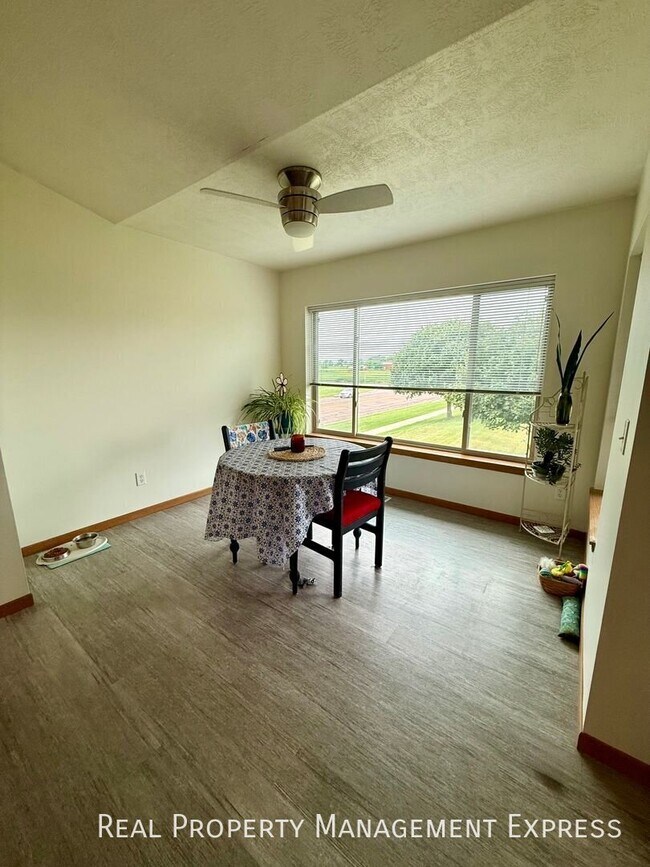 Foto del edificio - 4920 S Klein Ave