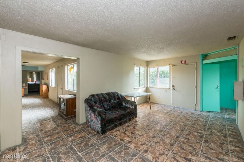 Building Photo - 460 N Calaveras St