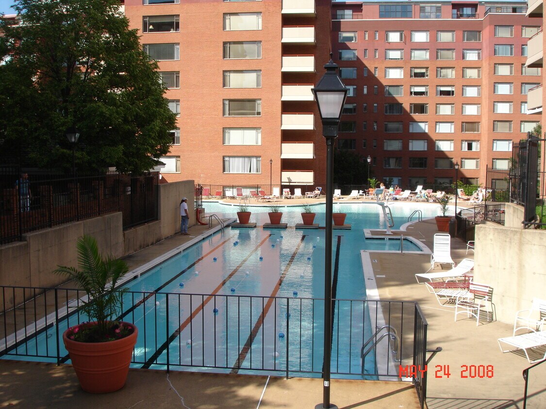 Foto del edificio - 1011 Arlington Blvd
