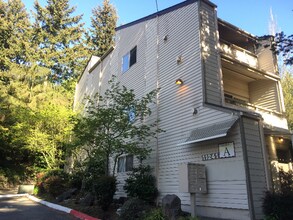 Building Photo - 11241 NE 68th St