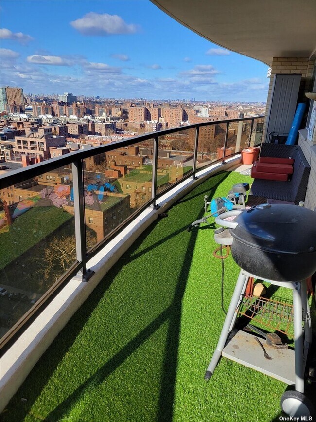 Foto del edificio - 102-10-102-66 66th Rd