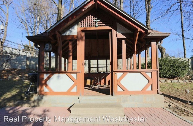 Foto del edificio - 3 br, 2.5 bath House - 1 Spencer Ct