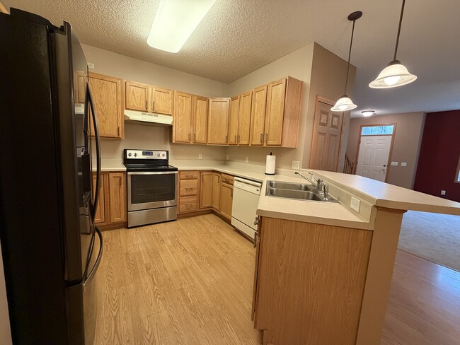 Building Photo - 11007 Oak Grv Cir