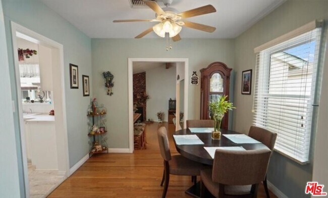 Foto del edificio - 6453 Montgomery Ave