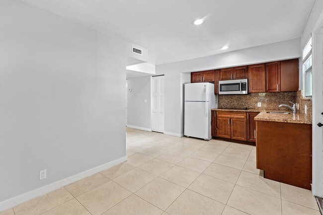 Building Photo - 801 Dobbins St