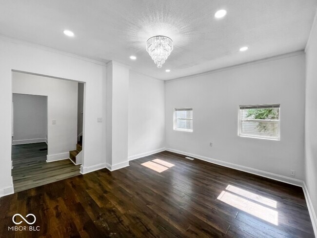 Building Photo - 4923 E University Ave