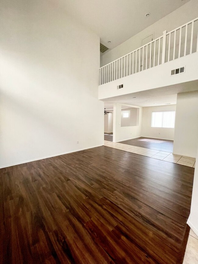 Building Photo - OPEN FLOOR PLAN SPRING VALLEY HOME WITH A ...
