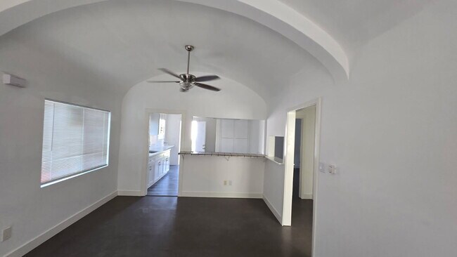Foto del edificio - 11864 Gale Ave