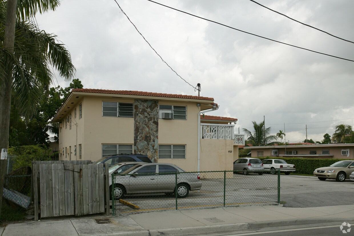 Building Photo - 402 NW 57th Ave