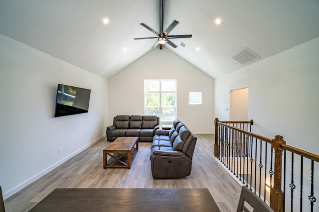 Building Photo - 4706 Idaho St