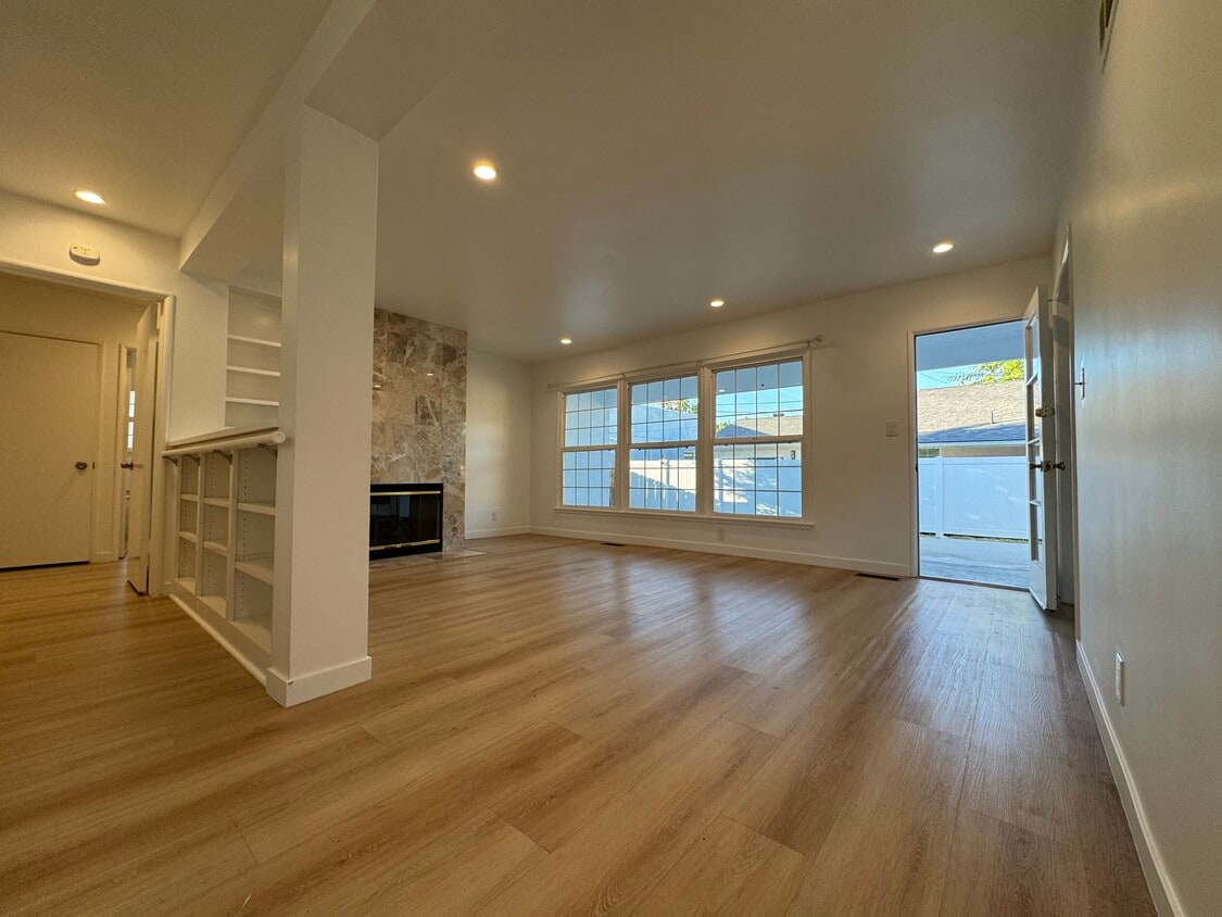 Foto principal - 22051 Vanowen St