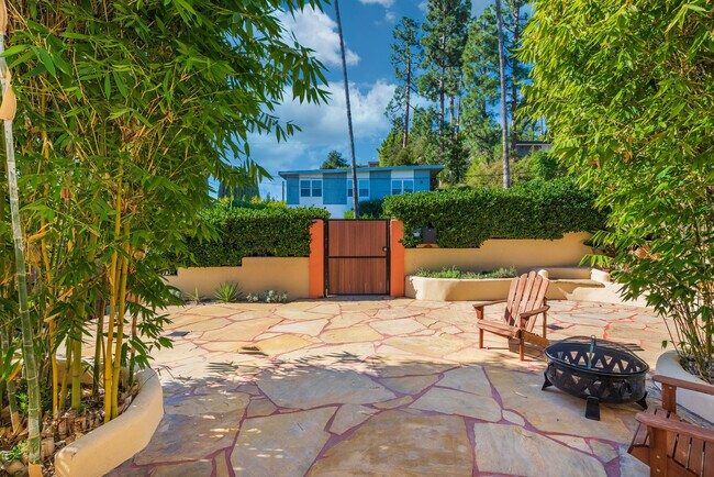 Shared Front Patio w/Fire pit - 1920 N Normandie Ave