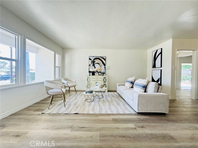 Foto del edificio - 17472 Paine St