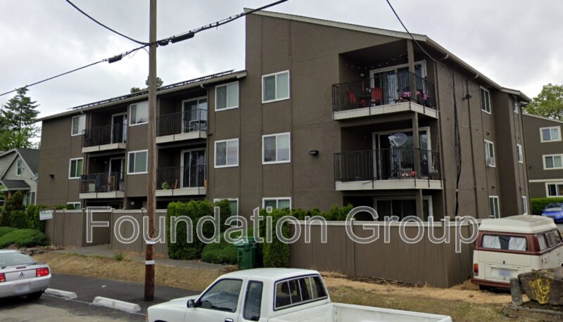 Foto principal - 938 N 100th St
