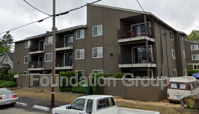 Photo - 938 N 100th St House