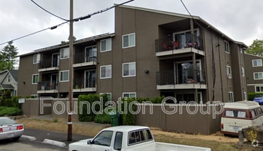 Building Photo - 938 N 100th St