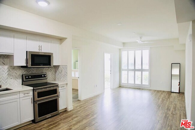 Building Photo - 12655 Bluff Creek Dr