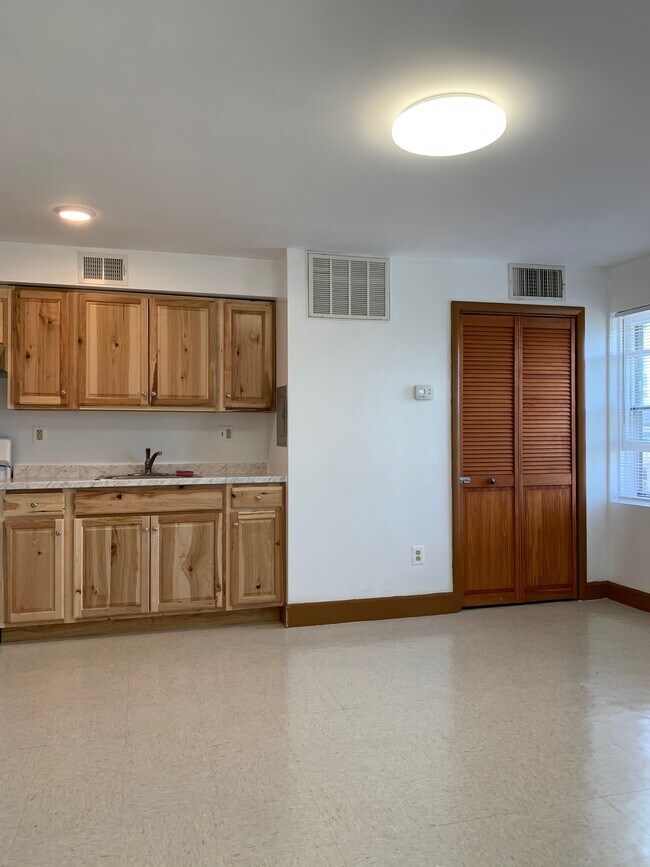 Dinner Room area - 914 Winter St